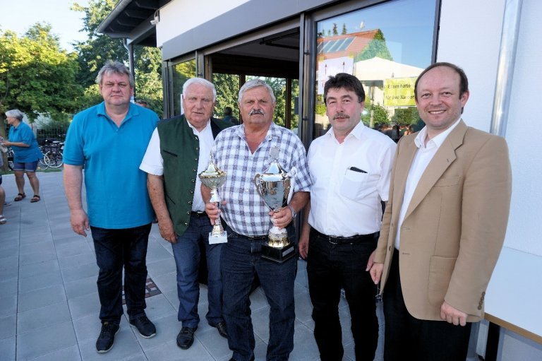 Gruppenfoto beim 2. ILE-Gäubodenpokal Luftgewehrschießen