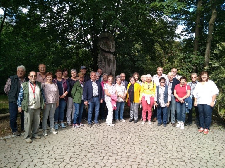 Gruppenfoto beim Tierparkbesuch der ILE Gäuboden-Senioren