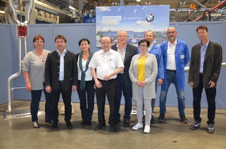 Gruppenfoto beim Besuch des Boysen MVO-Werk in Salching